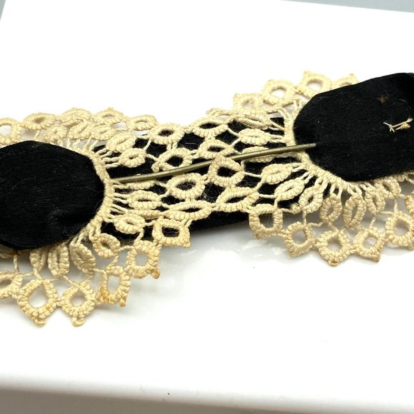 Victorian Mourning Bar Brooch with Velvet Ribbon and Lace, Long Crystal Lapel - Picture 3 of 5